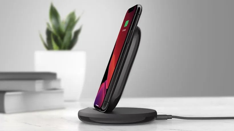 Беспроводная зарядка Belkin BOOST CHARGE Charging Stand 15W PSU, Black (WIB002VFBK) фото