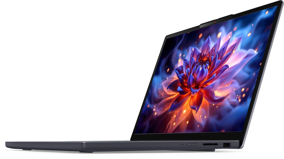 Ноутбук Lenovo IdeaPad Slim 3 15IPH11 (83UR002ARK) фото